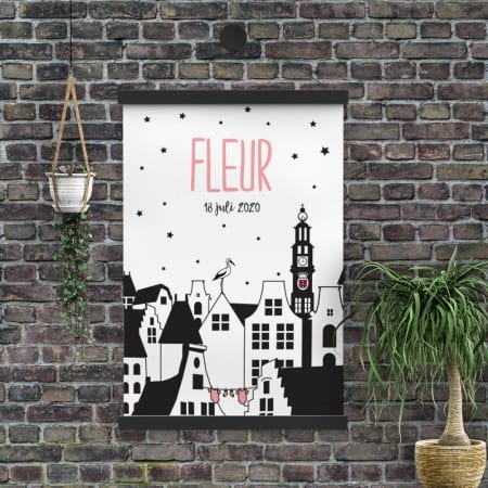 De Westertoren staat trots op deze poster, die aansluit bij geboortekaartje Kleine Amsterdammer. Het is een poster ontwerp en is een ode aan Amsterdam. 